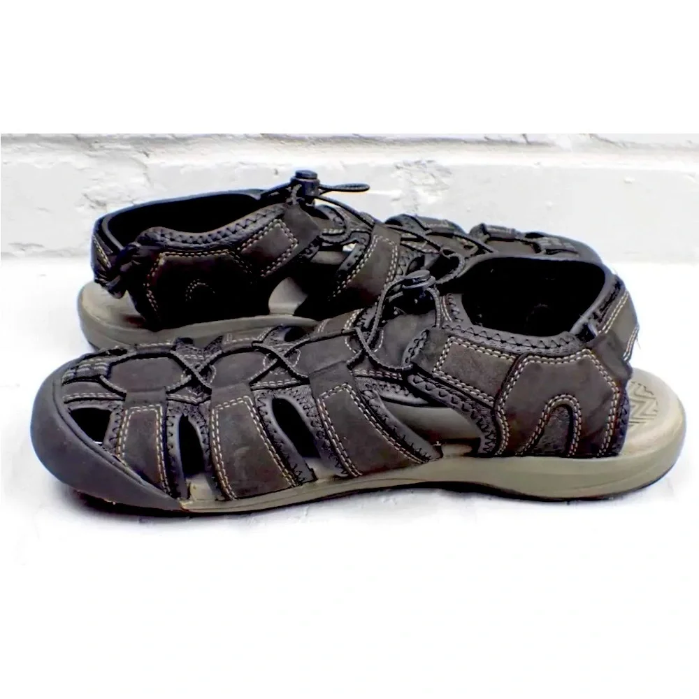 Khombu durable sandals