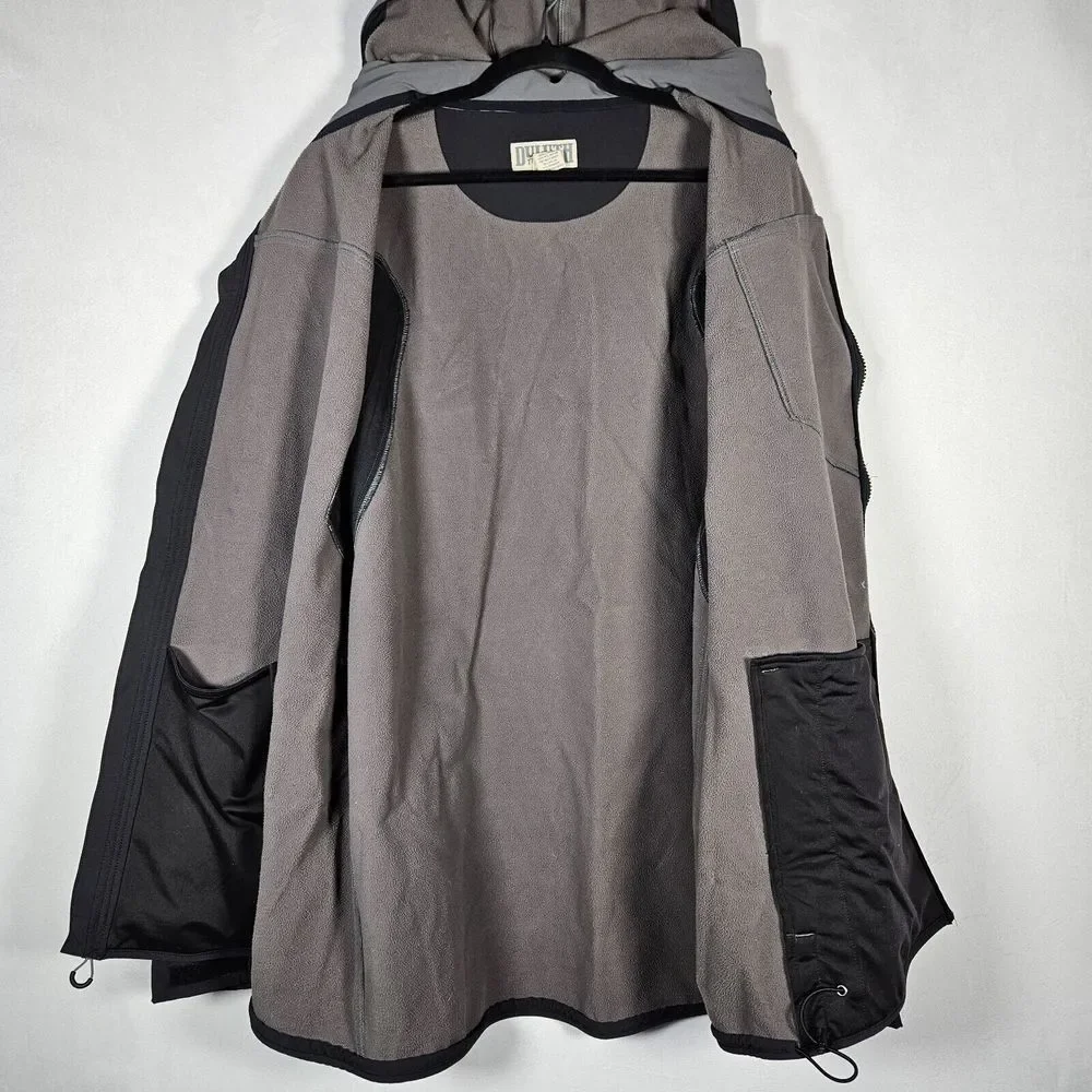 Duluth Trading Co shoulder 23