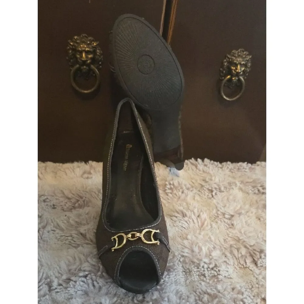 Etienne Aigner sleek peep