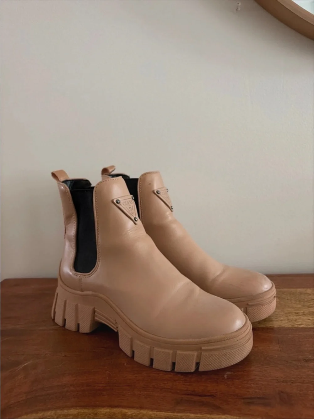 Guess stylish tan