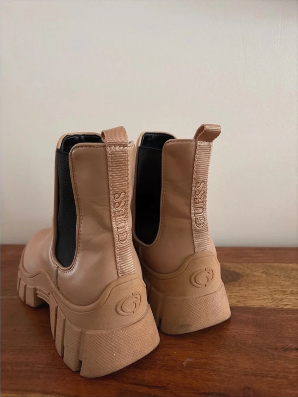 Guess stylish tan