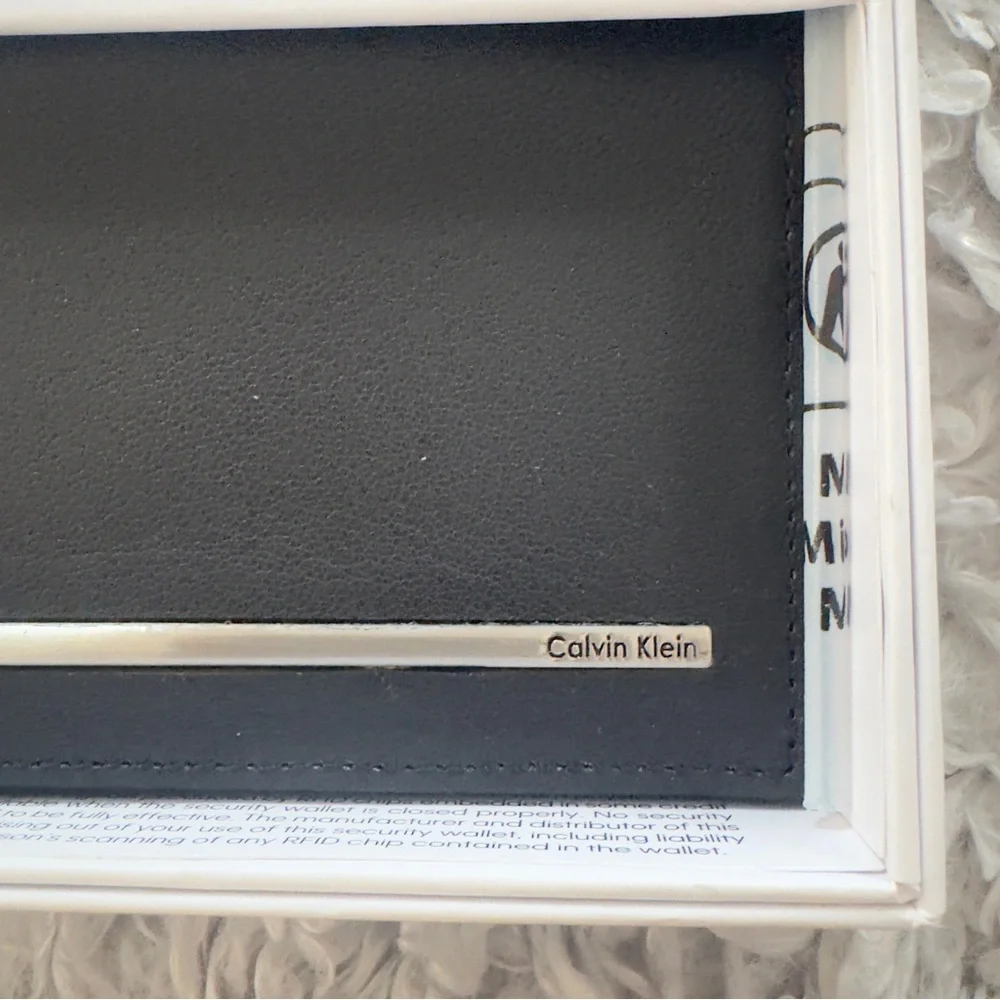 Calvin Klein wallet use