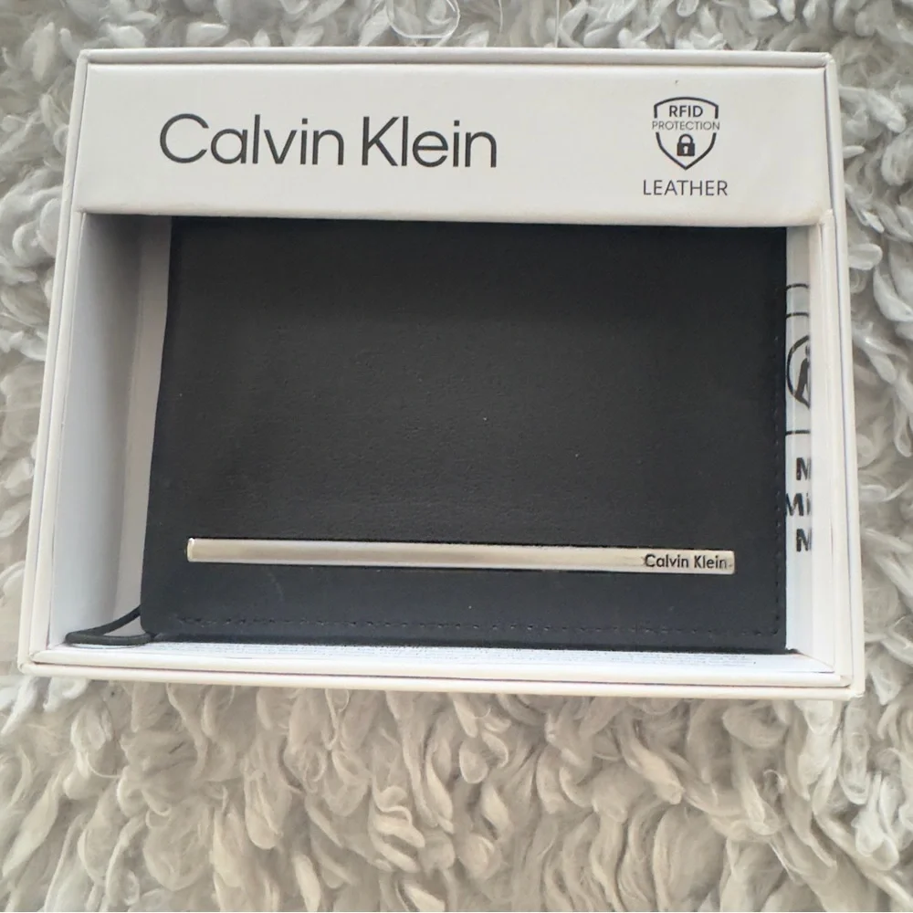 Calvin Klein features use