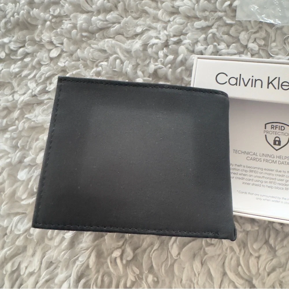 Calvin Klein protection leather sleek