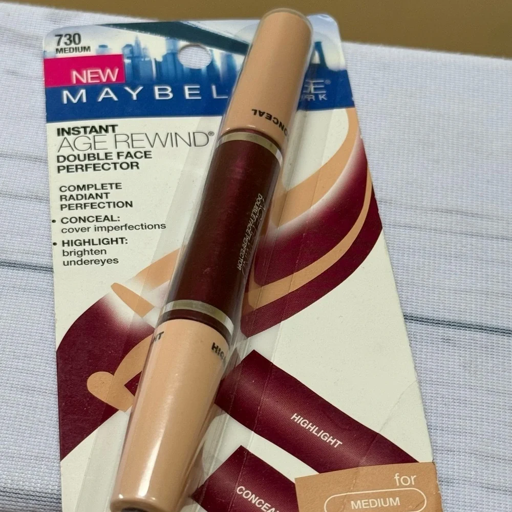 Maybelline Instant Age Rewind Double Face Perfector - Medium 730