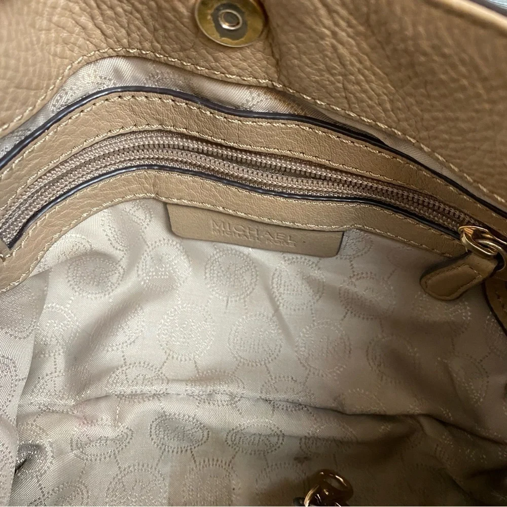 Michael Kors Chain Straps Jet Set Crossbody/Shoulder Bag