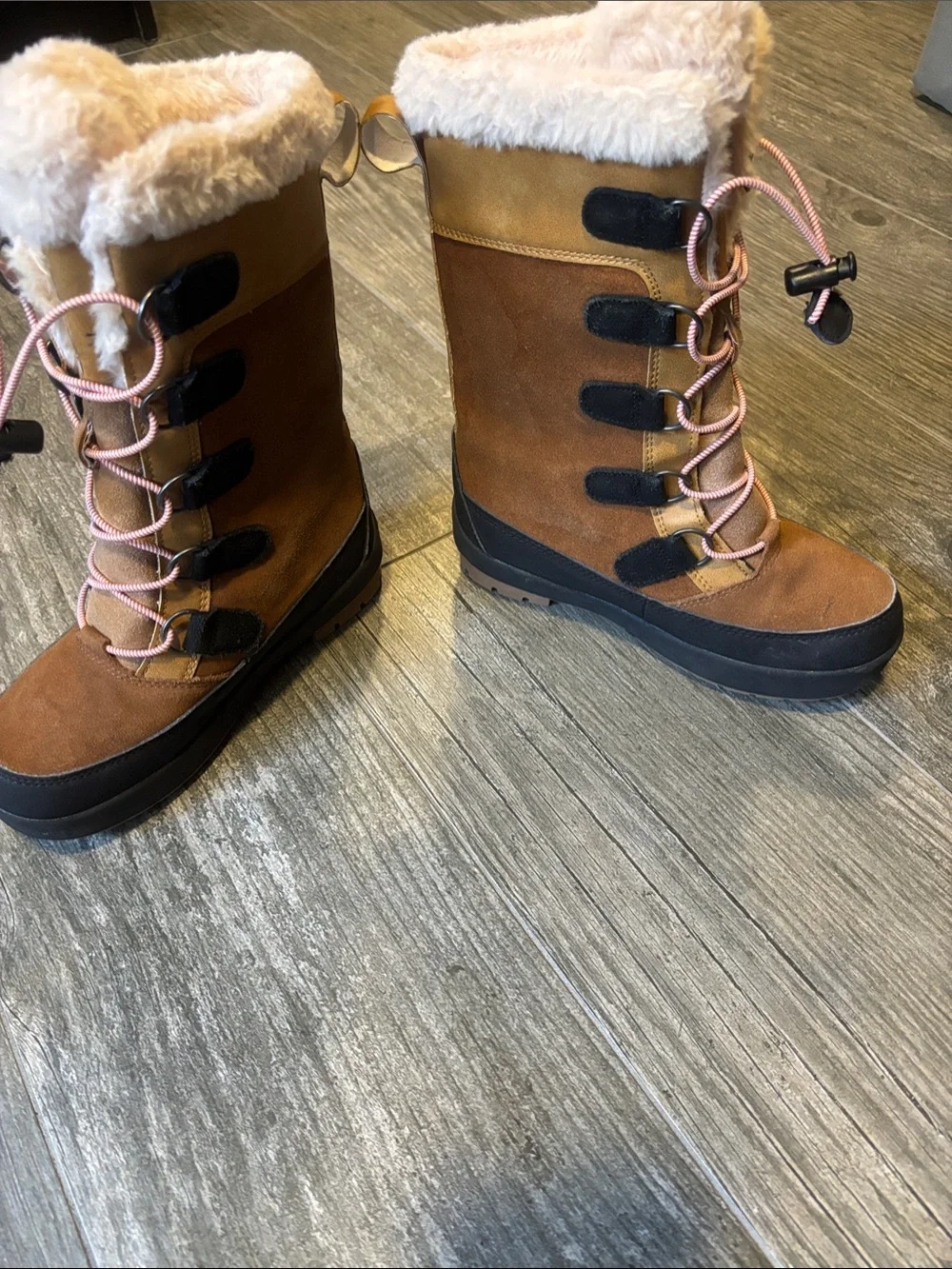 All in Motion Girls Tan Faux-Fur Lined Winter Boots. Size 2