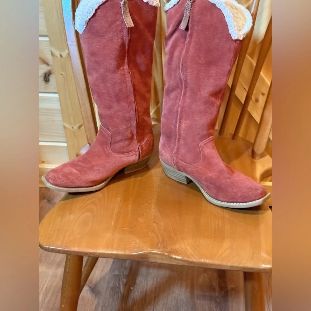Dingo Women's size 6 Rust Western Suede Cowboy Boots with Faux Fur Trim