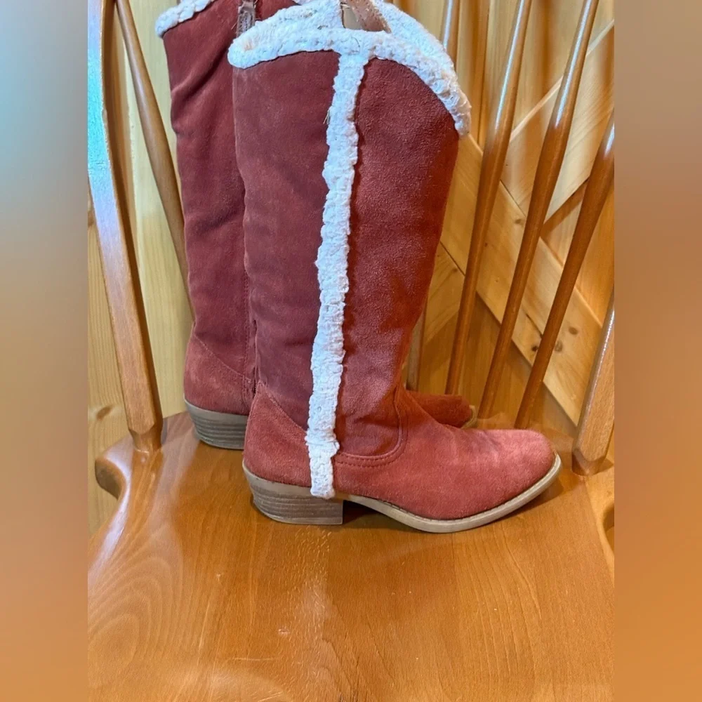 Dingo Women's size 6 Rust Western Suede Cowboy Boots with Faux Fur Trim