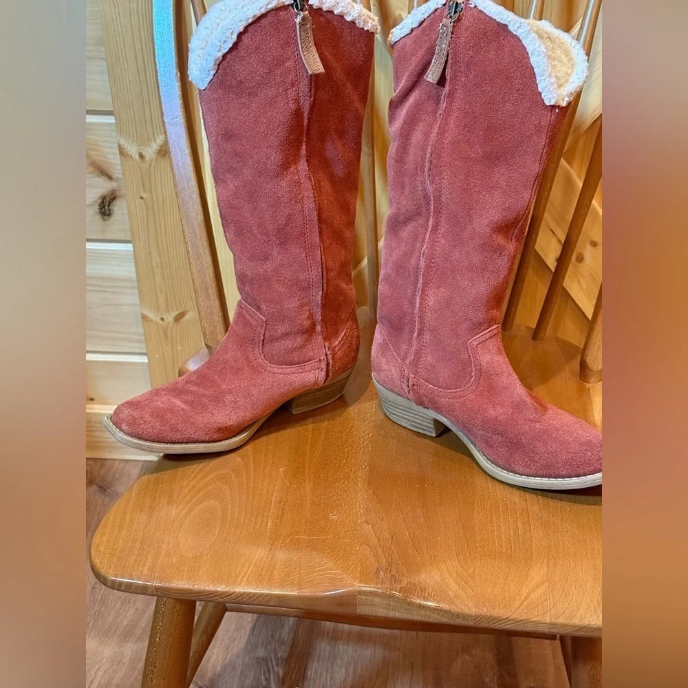 Dingo Women's size 6 Rust Western Suede Cowboy Boots with Faux Fur Trim