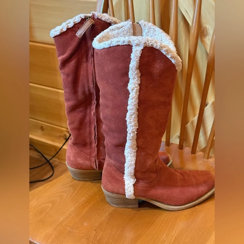 Dingo Women's size 6 Rust Western Suede Cowboy Boots with Faux Fur Trim