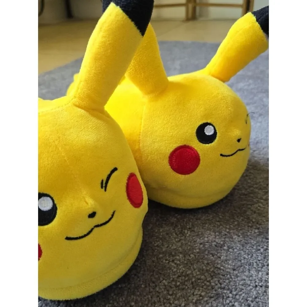 Pokemon Pikachu Plush Slippers Size 4/5 Kids Boys Girls Good Condition