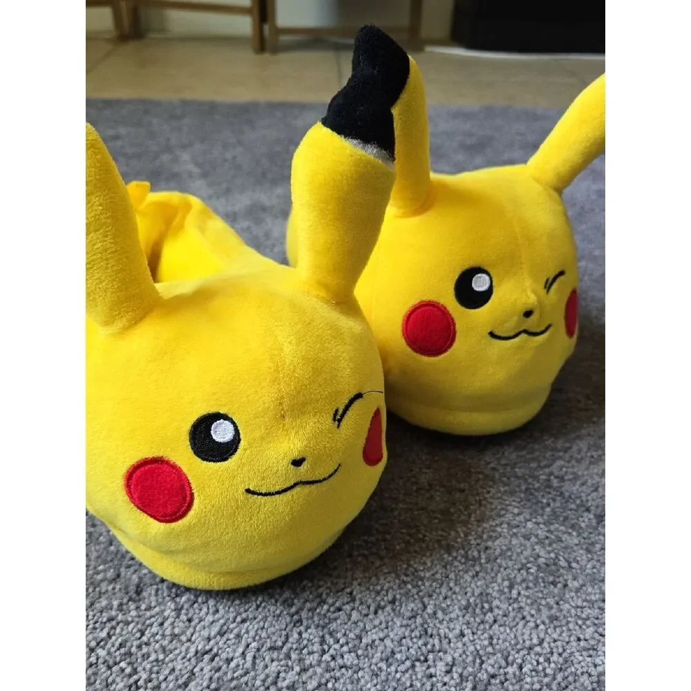 Pokemon Pikachu Plush Slippers Size 4/5 Kids Boys Girls Good Condition