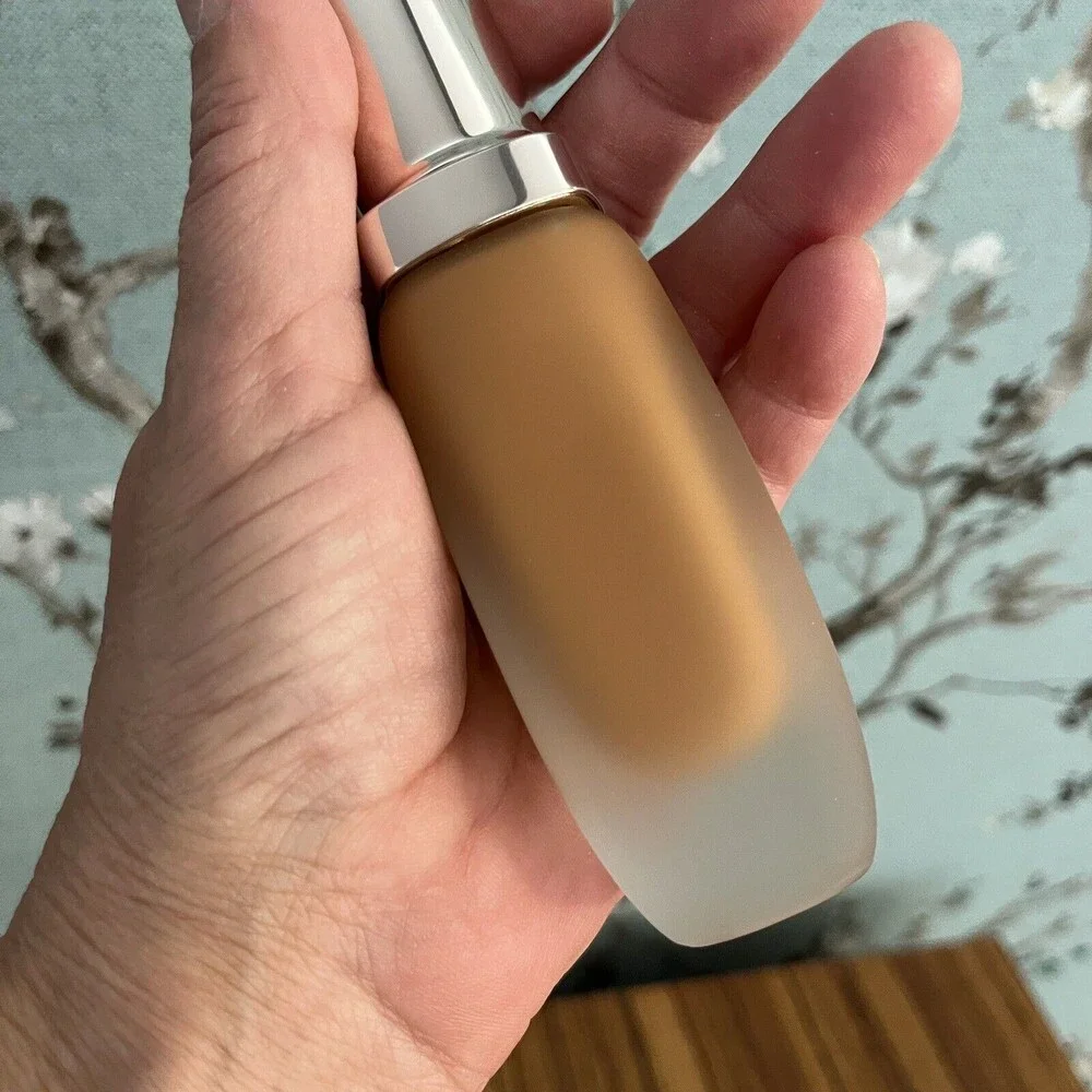 La Mer The Soft Fluid Long Wear Foundation Shade 440 Amber 1 oz. 30 ml
