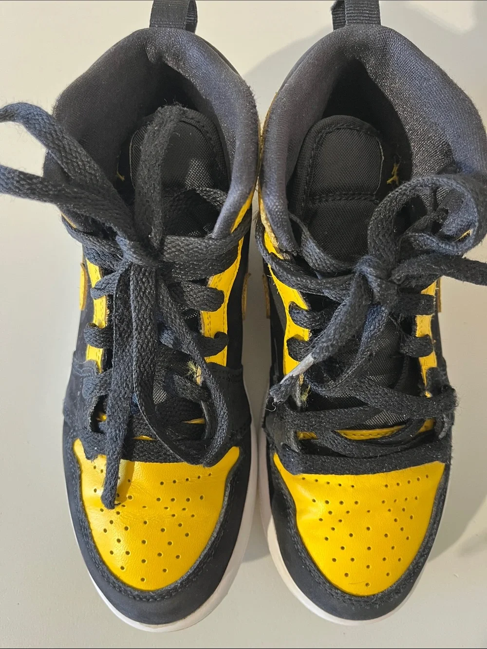 Nike Air Jordan 1Y Mid Kids Black Yellow Varsity