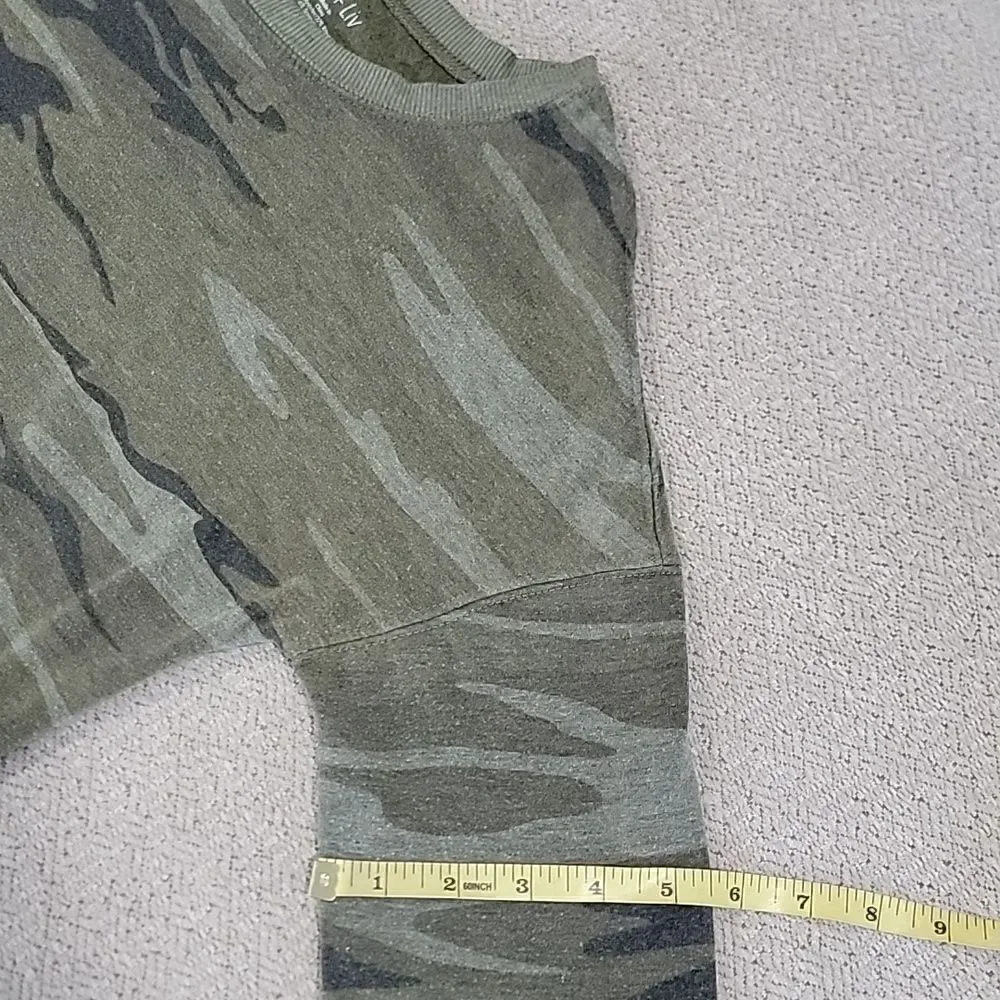Zoe + Liv Green Camouflage Print Crew Neck Sweatshirt - Size Small