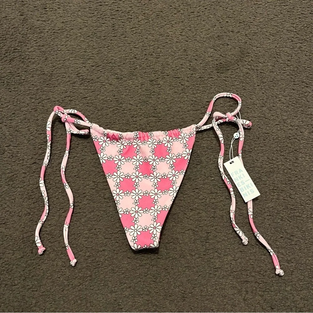 Frankies Bikinis size xl