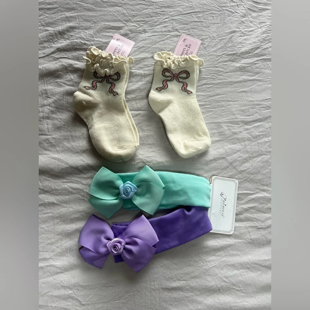 2 pair of socks and 2 head band for girls‎