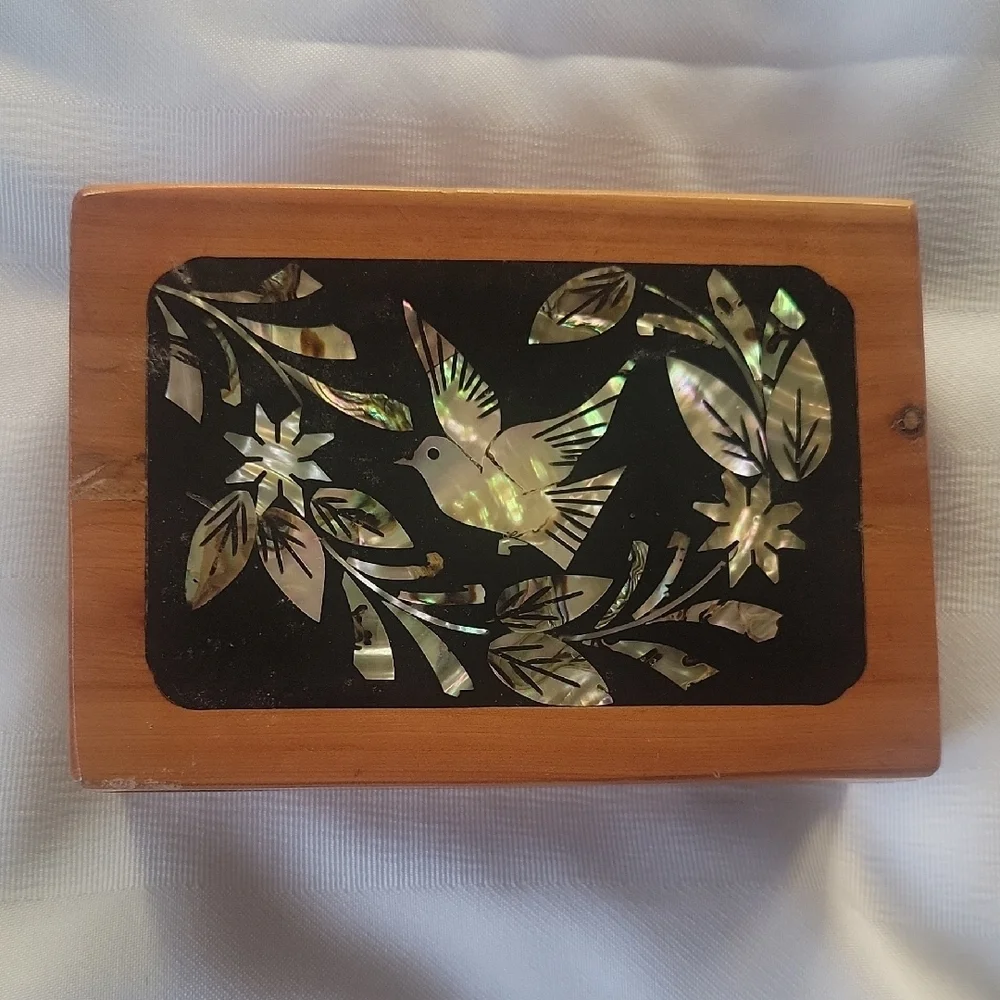 Artel La Paz Wooden Box with Mother of Pearl Inlaid Bird Design