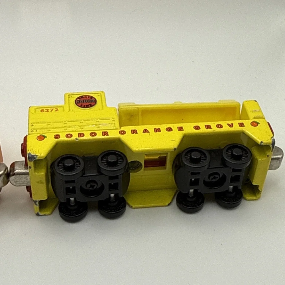 Thomas & Friends Take Along Lot Sodor Oil Company & Orange Grove Train Cars 2003