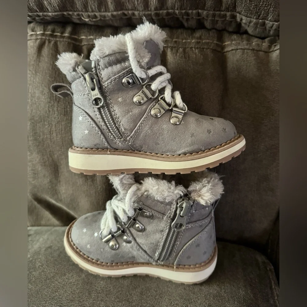 Cat & Jack Silver Star Boots - Size 5