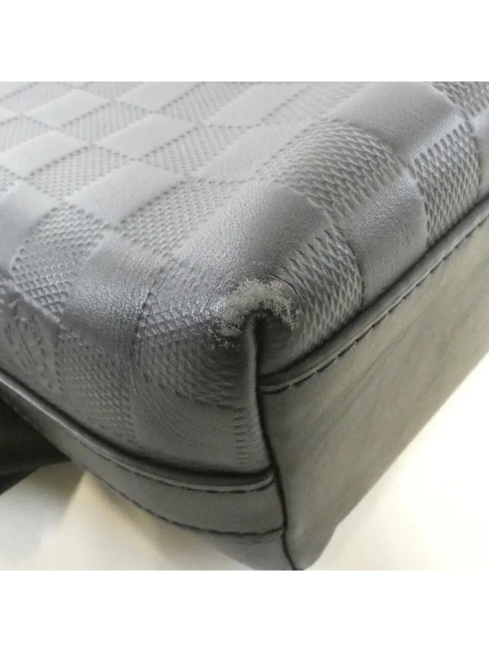 Louis Vuitton compact x25 front