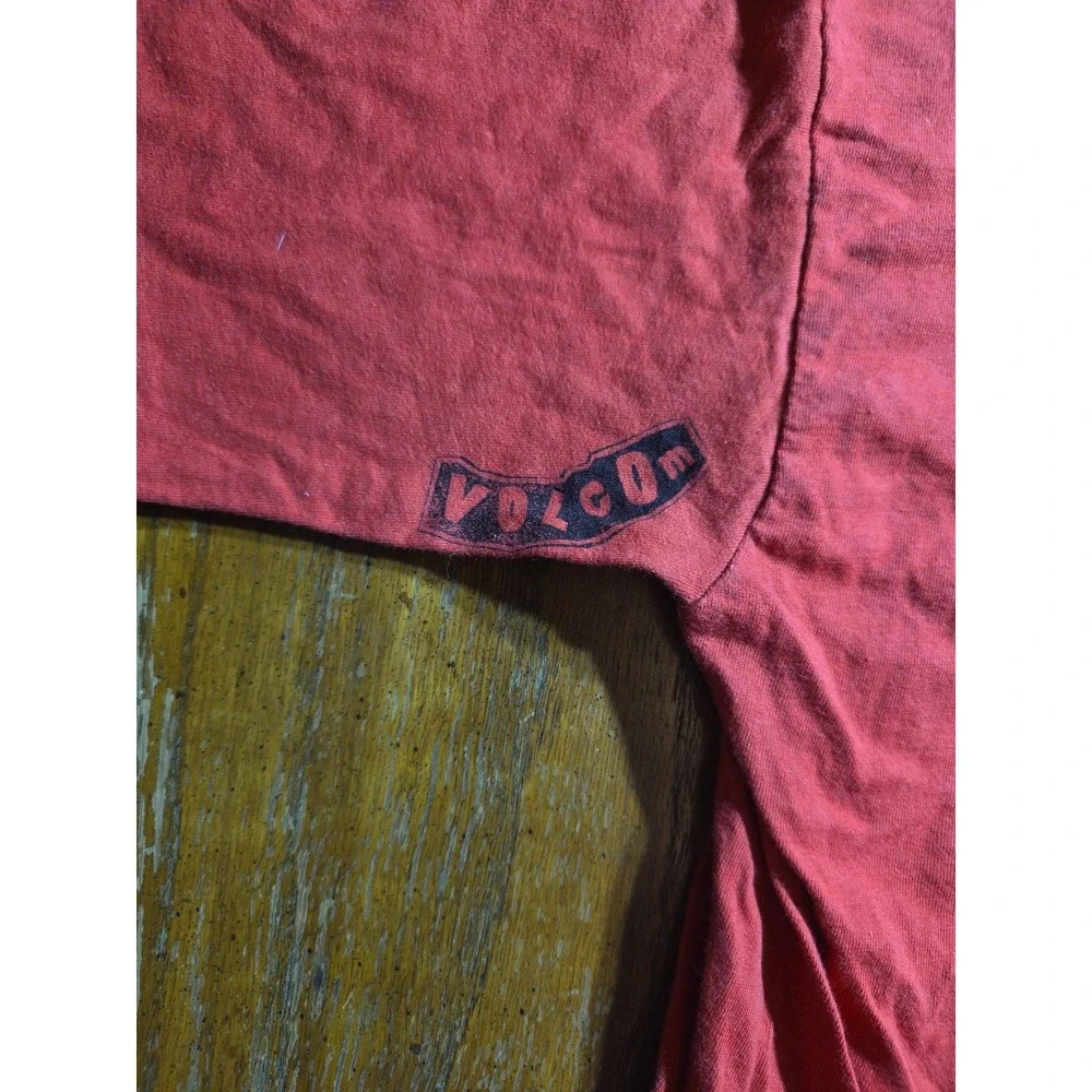 Vintage‎ Y2K Volcom Red T-Shirt L Logo Graphic Skate Surf Style Spell out