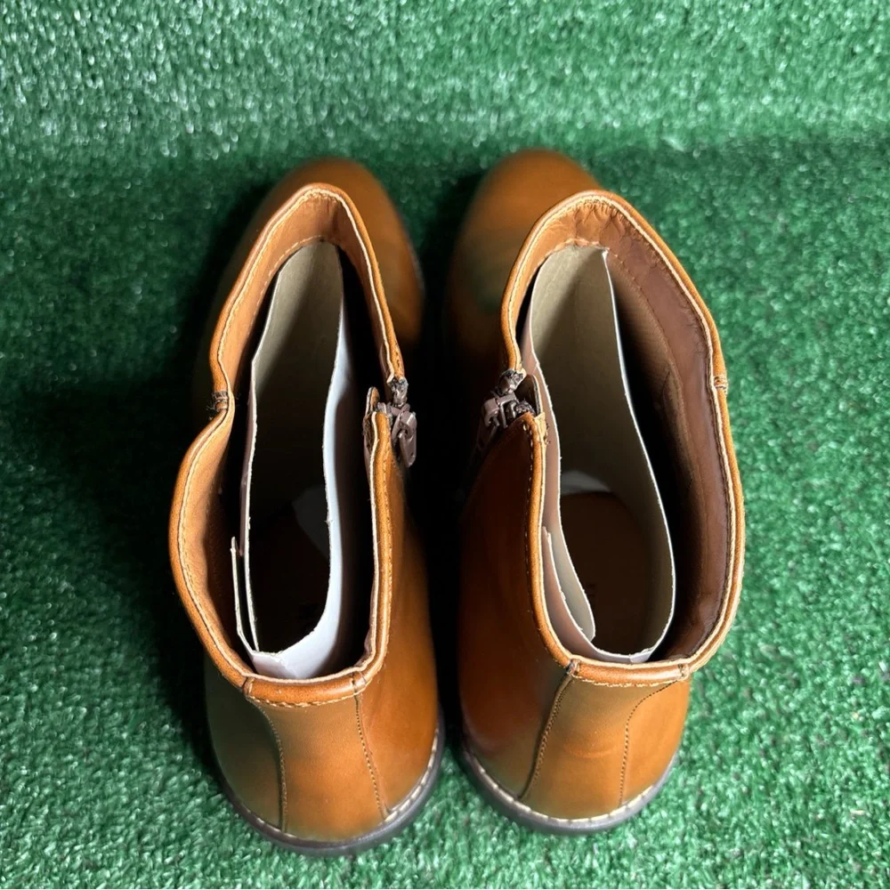 Kenneth Cole size leather