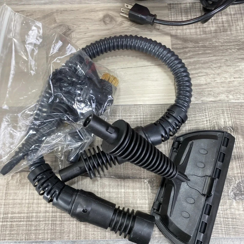 Scunci SS-1000 Hand‎ Held Portable Household Steamer with Attachments/Bag/Manual