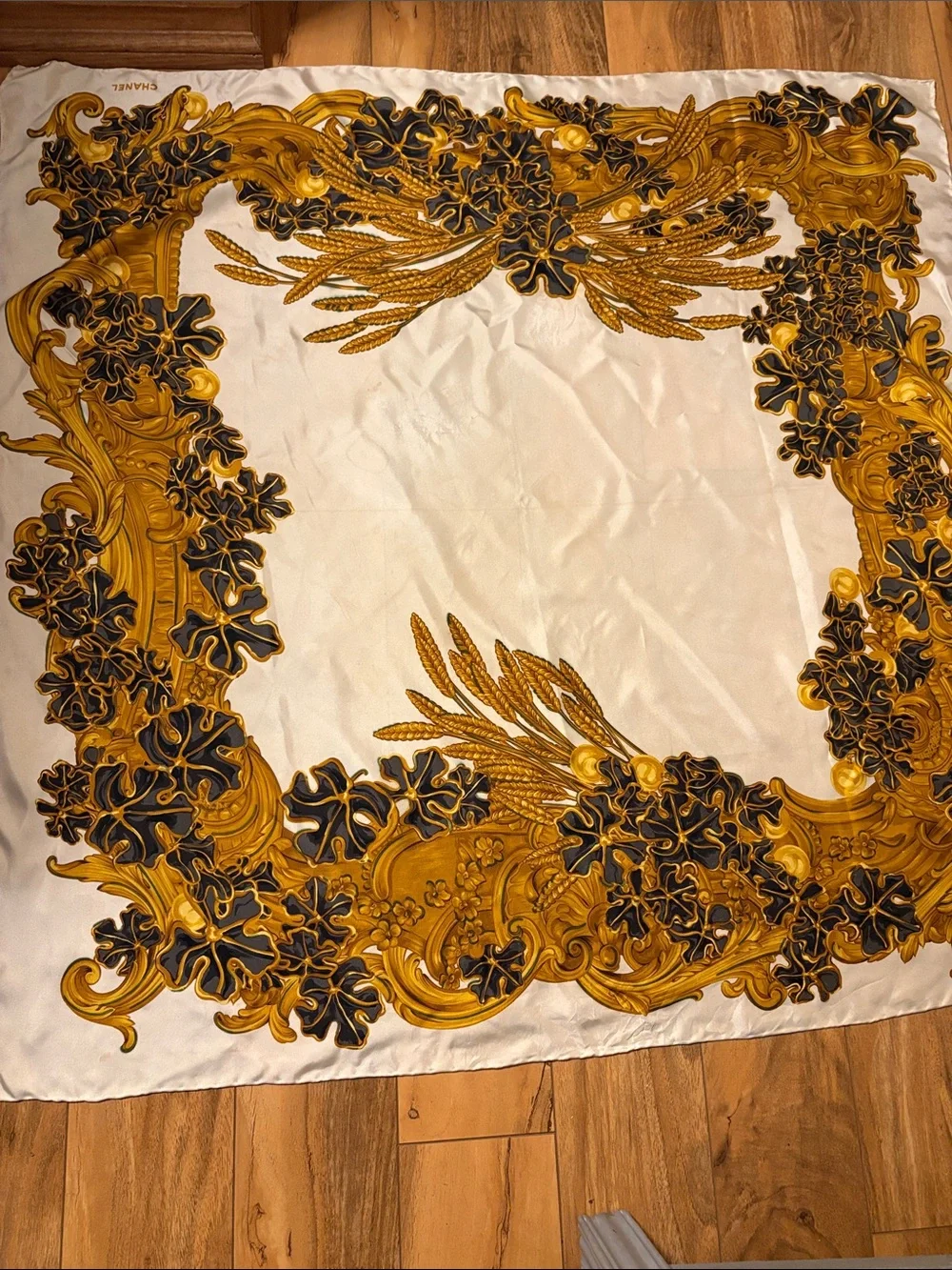 Chanel silk Scarf in Gold and Black