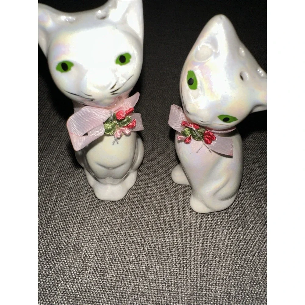 Artmark vintage white