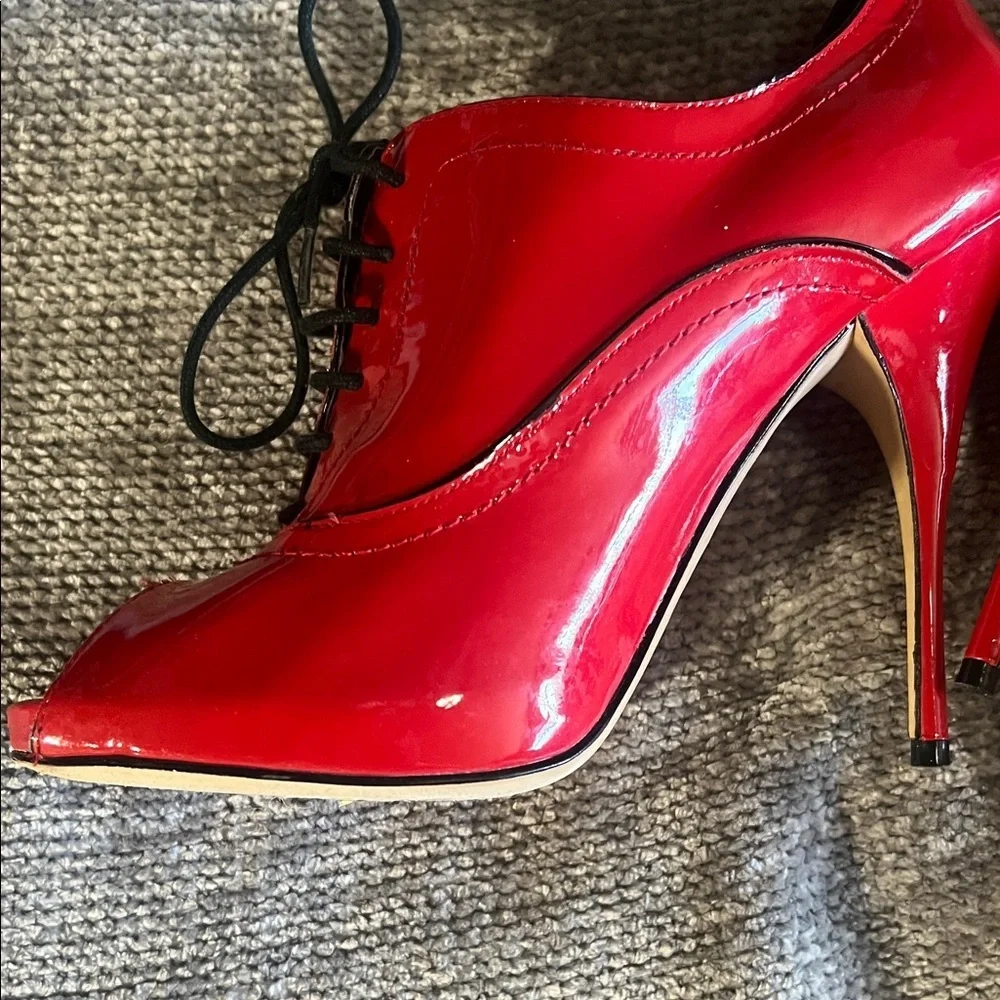 Vince Camuto bold red