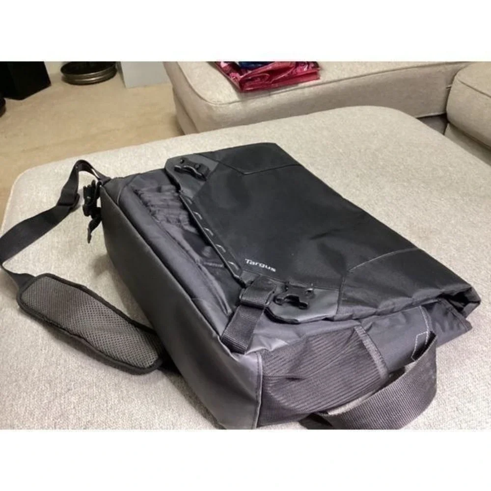 Tarsus computer bag, gently used, pet‎ friendly home