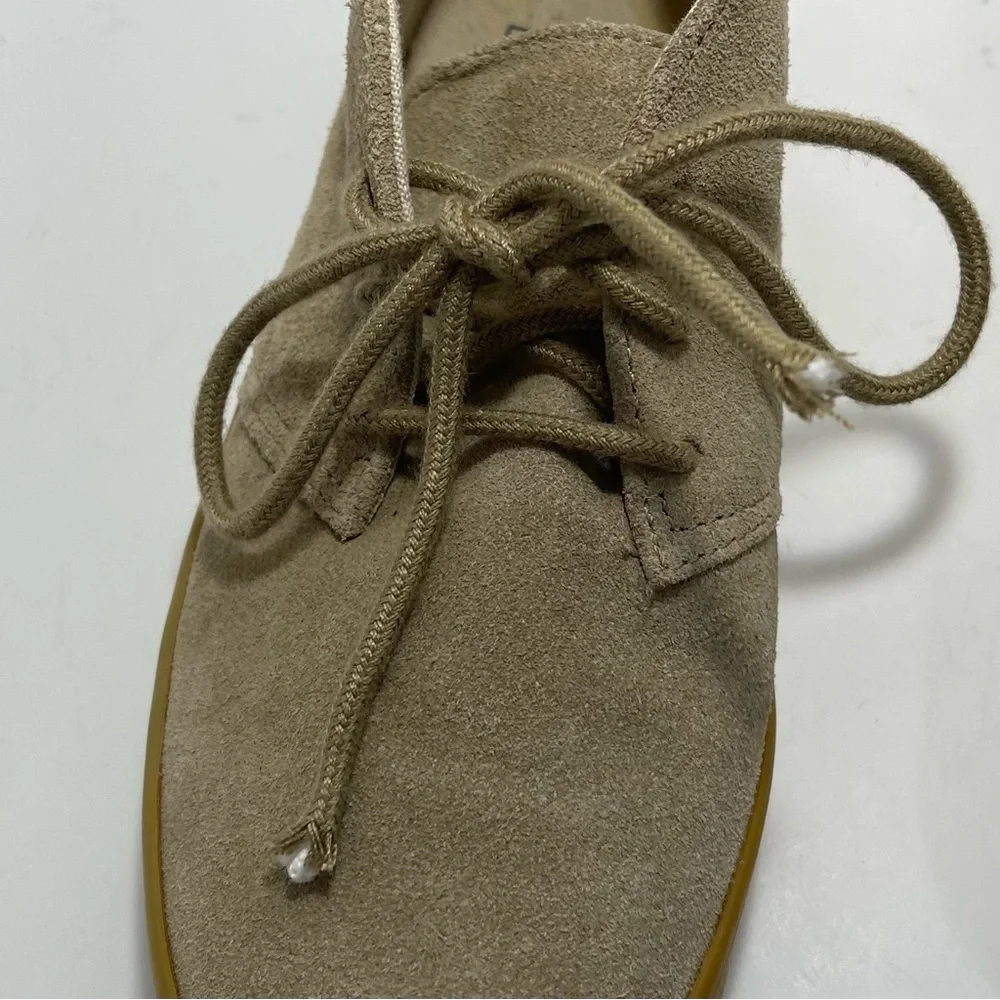 GAP Kids Suede Leather Chukka Boots Cream Caramel Lace Up Khaki Youth Boy Size 2