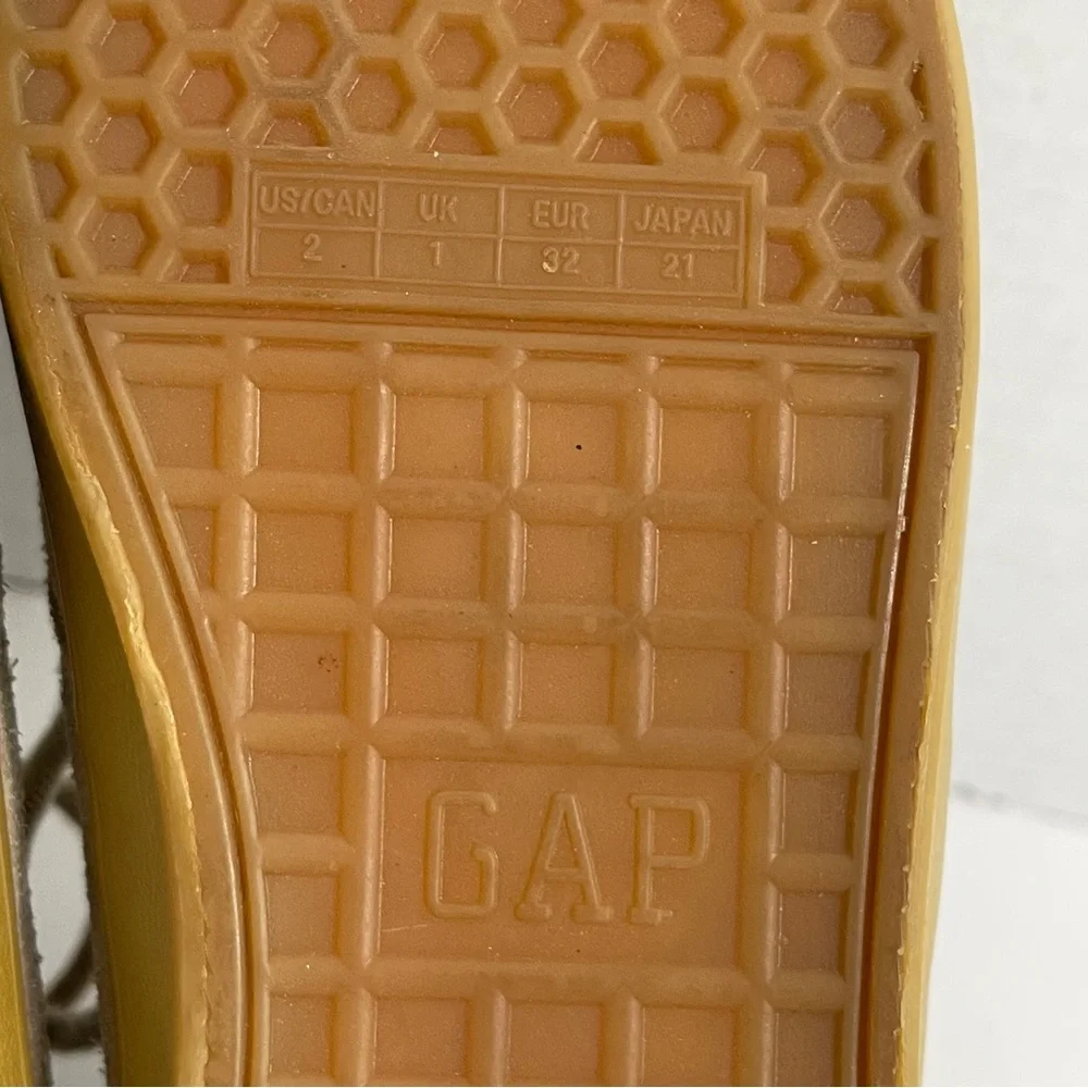 GAP Kids Suede Leather Chukka Boots Cream Caramel Lace Up Khaki Youth Boy Size 2