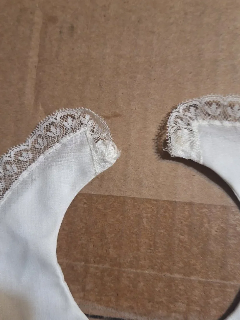N/A white bib