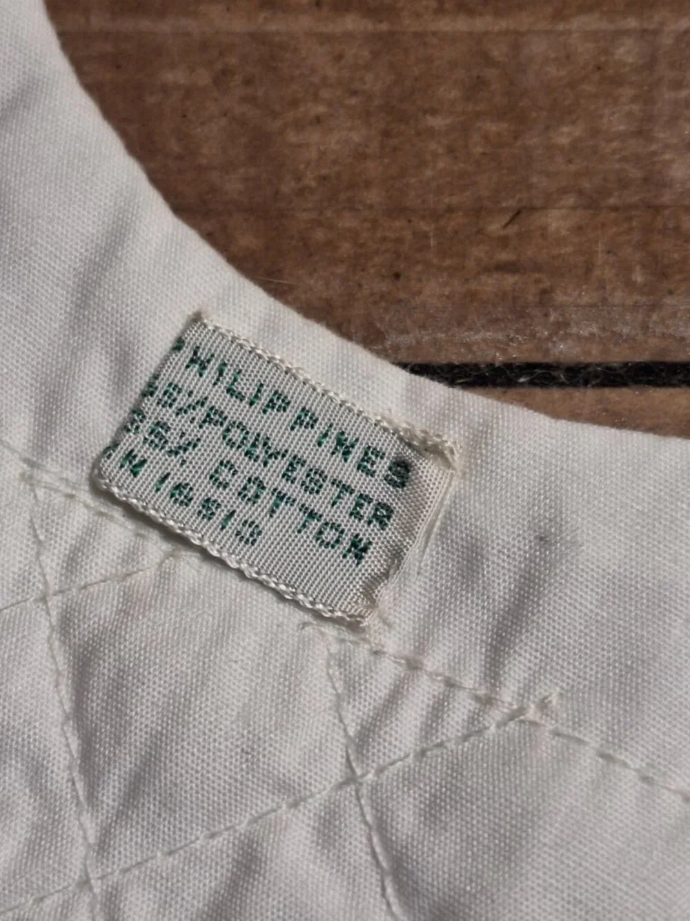 N/A white bib