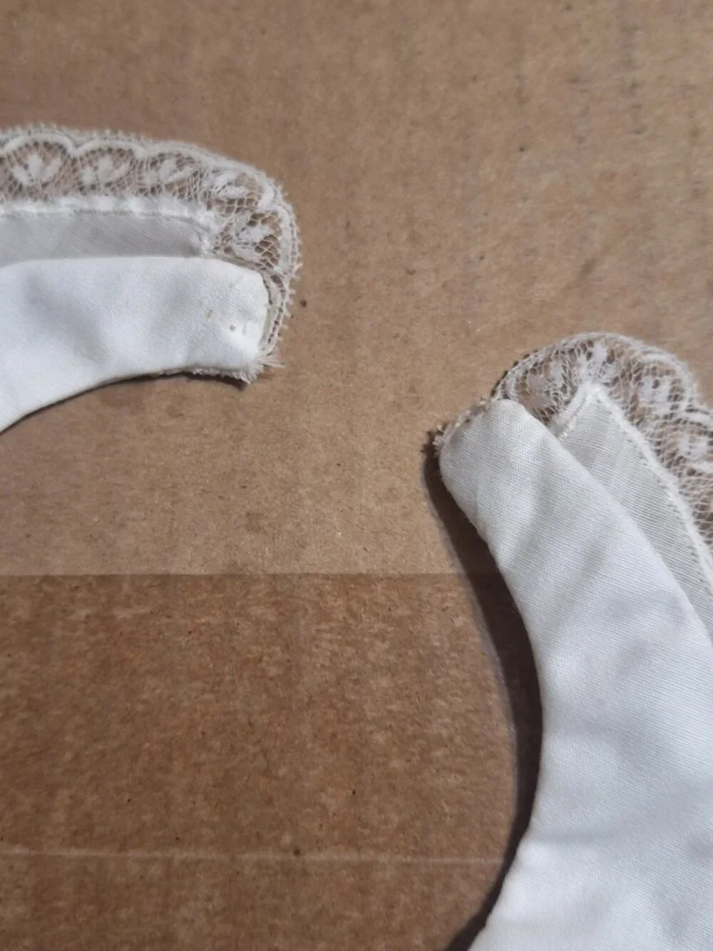 N/A white bib