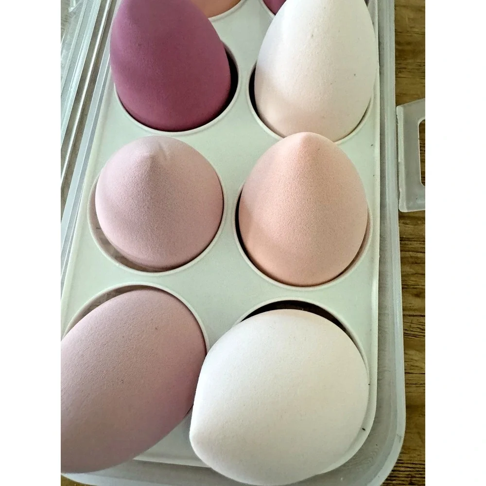 Beauty Sponge Blender Set of 8 in Clear Organizer Egg Shape NWT