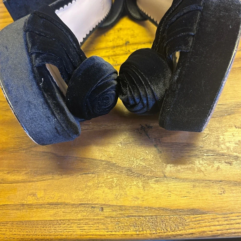 Antonio Melani Nicola Bathie Emilia Sandals 9M Black Velvet Rose Platform heels