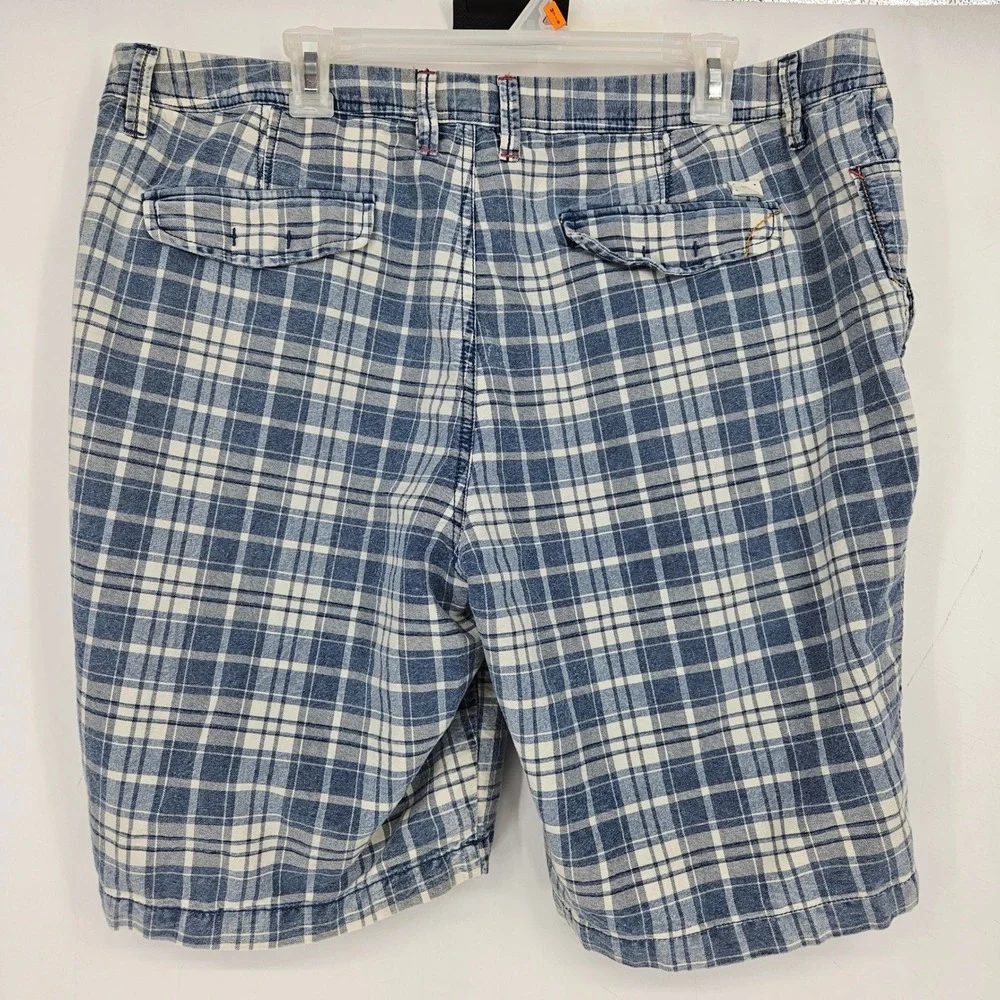 Tommy Bahama owned bahama shorts