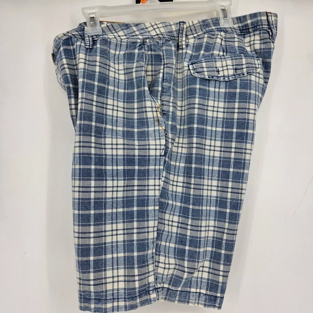 Tommy Bahama preppy buying casual