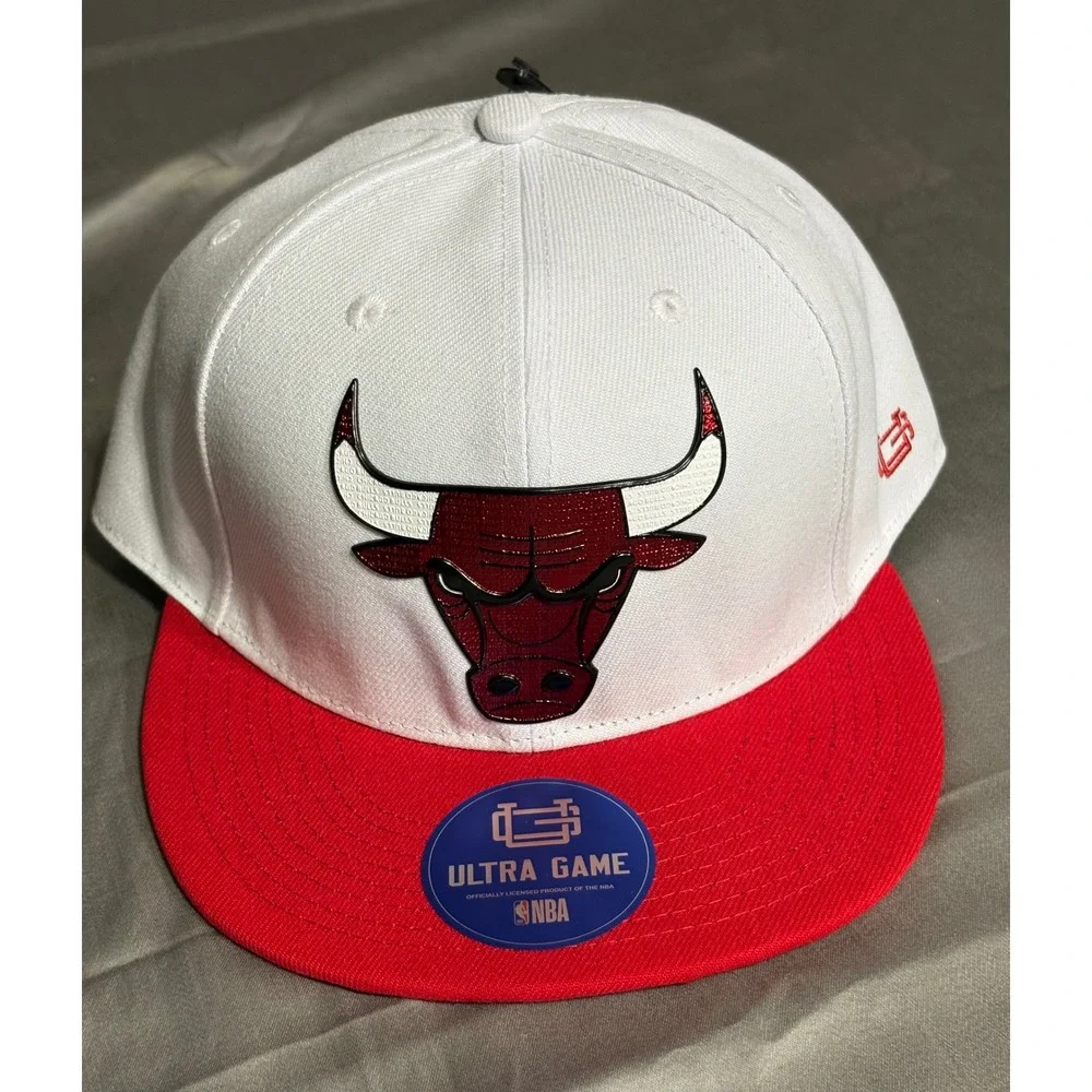 Ultra Game NBA Chicago Bulls Snapback Hat White Red Metallic Logo VGMG481F Cap