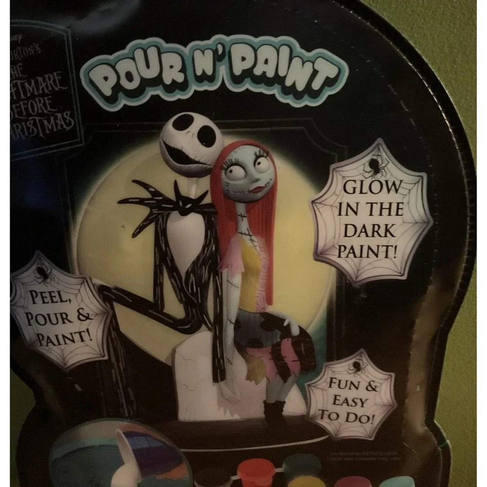 Tara Toy LLC Disney's Tim Burton Night Before Christmas Peel N' Pour,  Craft Kit