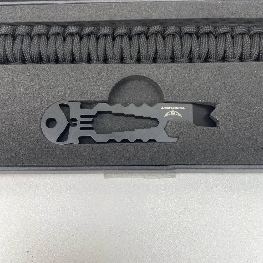 TAKEFLIGHT TACTICAL‎ Bracelet And Multitool