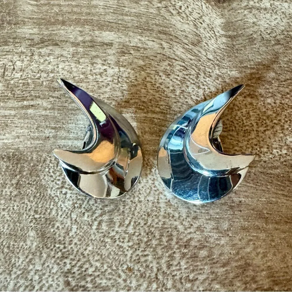 Sarah Coventry Crescent Clip On Earrings Vintage Silver Tone 1960s Collectible