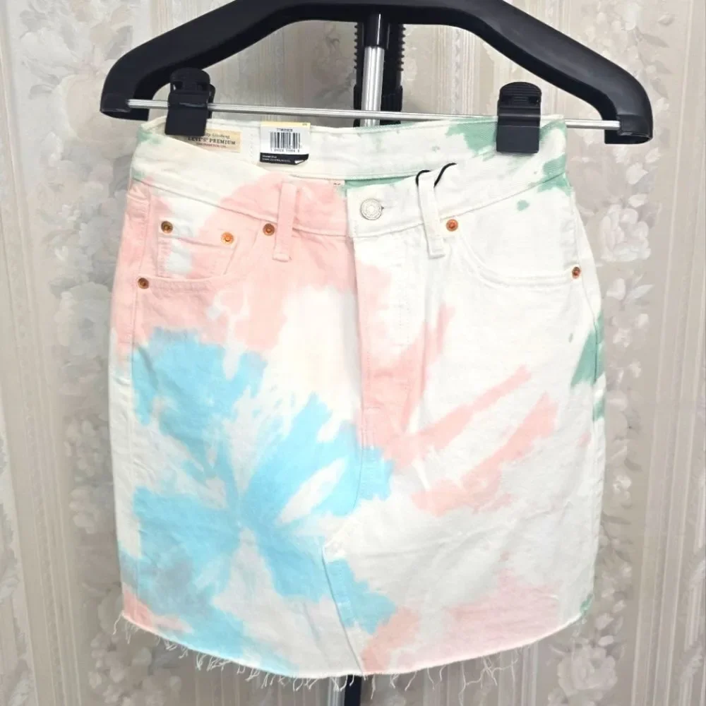 Levis embrace vibrant