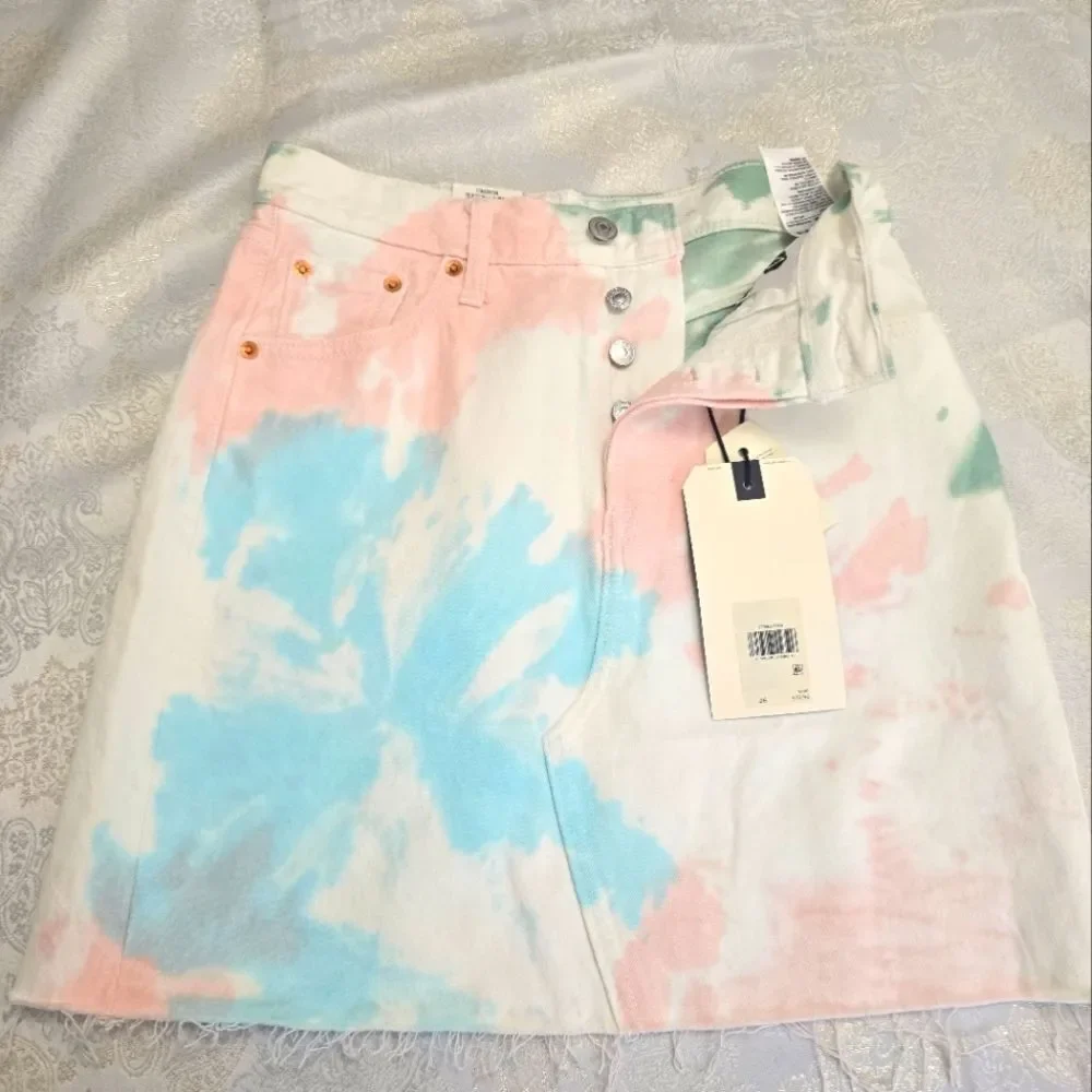 Levis embrace vibrant