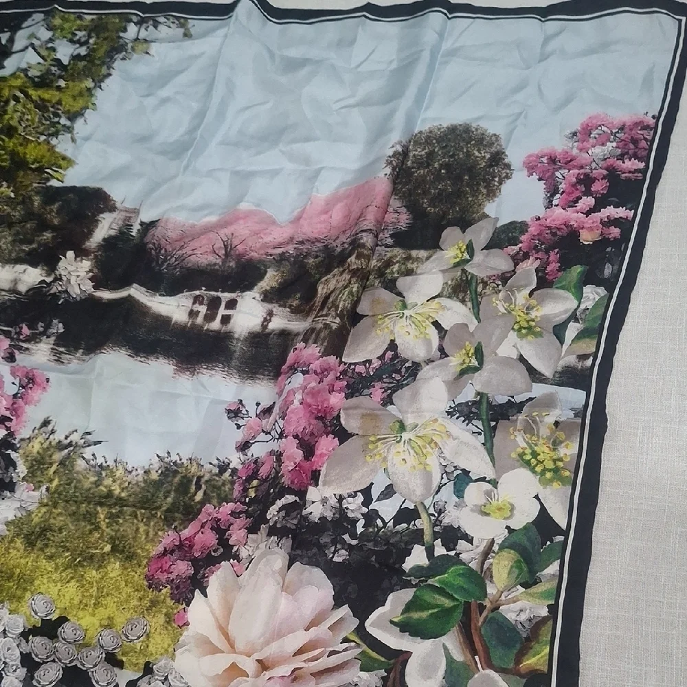 Ted Baker London elegant throw