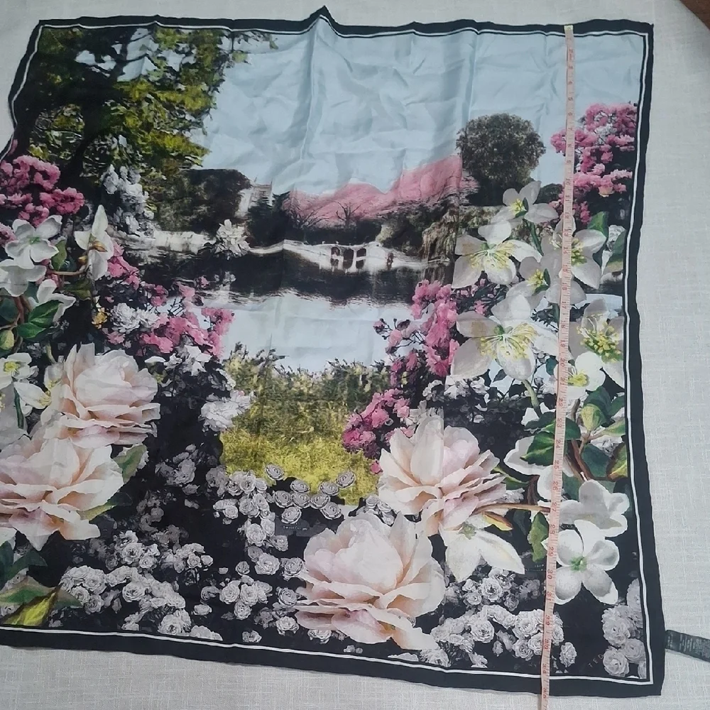 Ted Baker London elegant throw